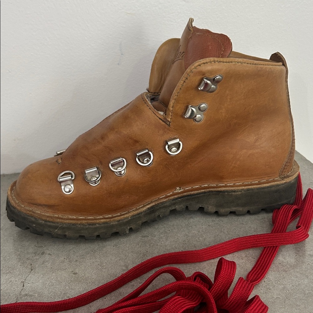 Danner Mountain Light Cascade Leather Hiking Boots with Red Laces - Picture 9 of 11